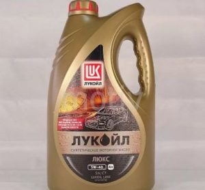Моторное масло 10W40 Лукойл Люкс качественная полусинтетика. Лукойл Люкс 5W40