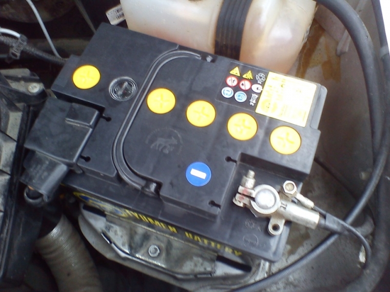 Аккумулятор для ваз 2114 и 2115: почему горит лампочка и не идет зарядка, какой выбрать акб?