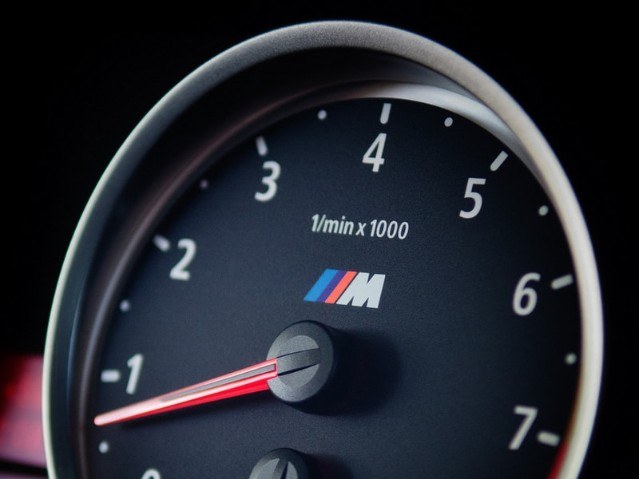 Автомобильный цифровой тахомер, электронный, механический и другие виды