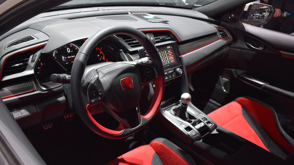 Чем удивил на выставке обновленный автомобиль honda civic