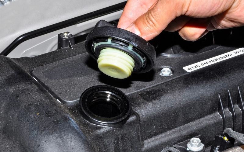 Через сколько необходимо менять масло в двигателе: советы и инструкции