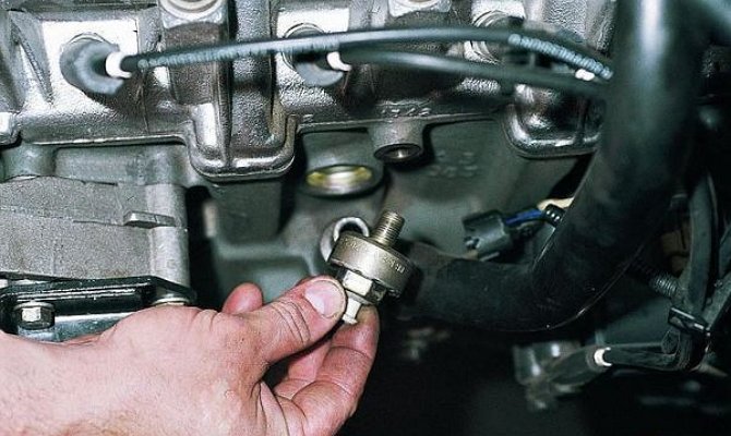 Где находится датчик детонации и уровня топлива на lada priora: признаки неисправности и замена