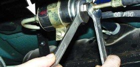 Где находится и как заменить топливный фильтр в автомобиле? 5 советов при выборе фильтра