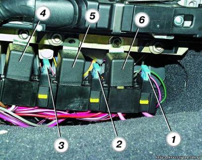 Где находится реле стартера ваз 21099 инжектор