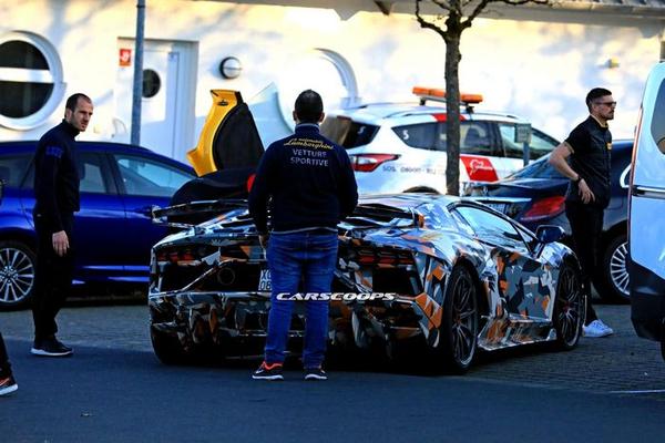 Является ли lamborghini попыткой записи кольцевого круга с помощью aventador sv j?