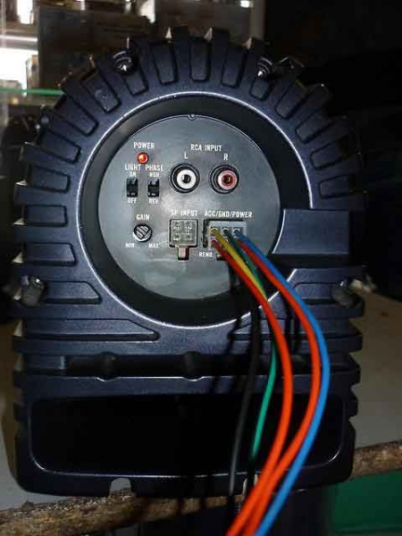 Как подключить активный сабвуфер в авто