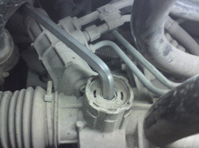 Как подтянуть рейку на рено логан