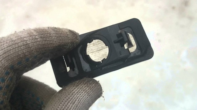 Как поменять лампы подсветки номерного знака? общие принципы и примеры на 5 популярных моделях автомобилей