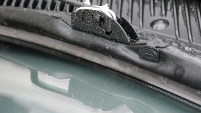 Как правильно выбрать зимние щетки стеклоочистителя? 4 полезных совета