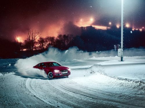 Как производится управляемый занос на автомобилях с различным приводом