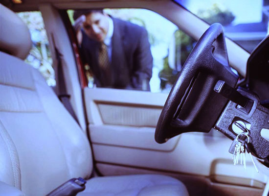 Как просто открыть свой автомобиль без ключей: пошаговая инструкция