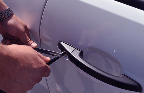 Как просто открыть свой автомобиль без ключей: пошаговая инструкция