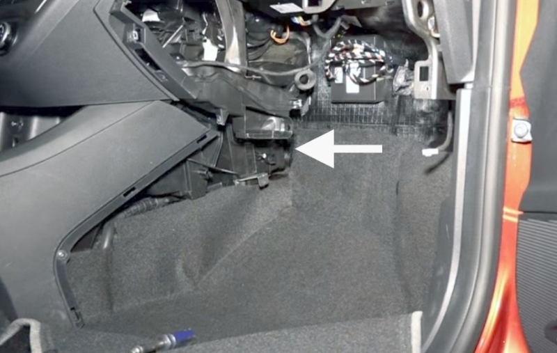 Как провести замену салонного фильтра в citroen c4 и 5: пошаговая инструкция