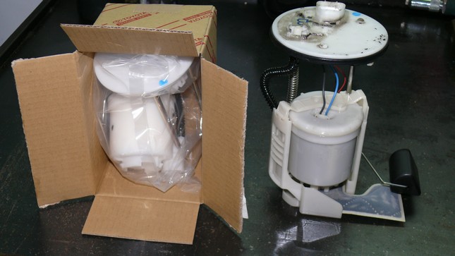 Как провести замену топливного фильтра в автомобиле toyota camry v40