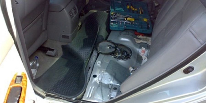 Как провести замену топливного фильтра в автомобиле toyota camry v40