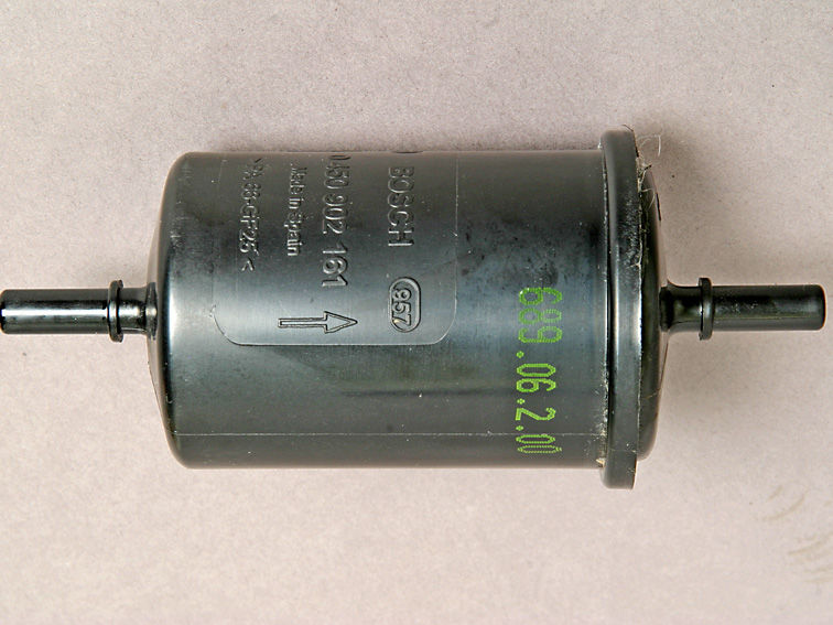 Как самому провести замену топливного фильтра на renault sandero