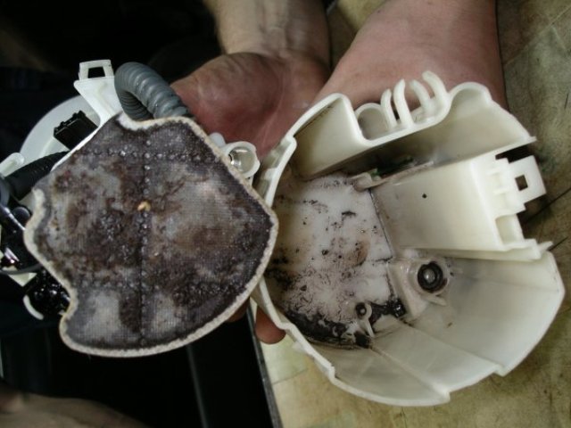 Как самому заменить топливный фильтр на nissan almera classic и n16