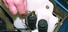Как снять бачок омывателя автомобиля в 4 действия? инструкция и советы