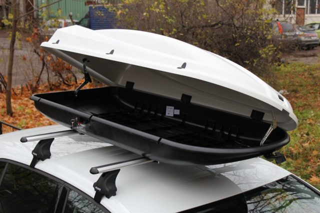 Как выбрать и установить бокс на крышу автомобиля?