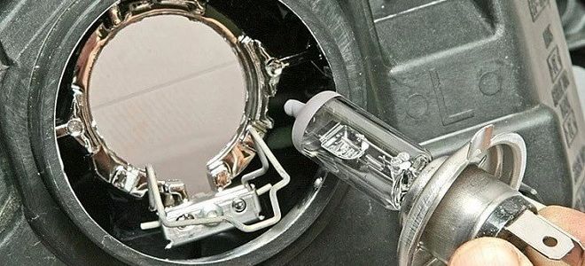 Как заменить лампу ближнего света на логане