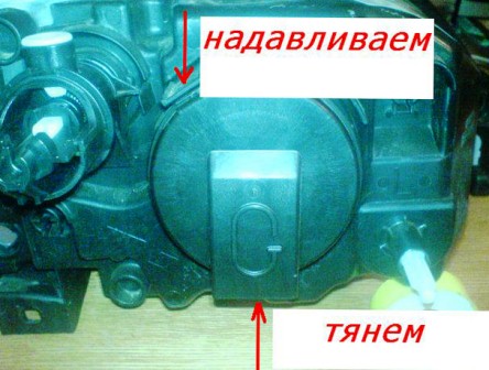 Как заменить лампу ближнего света на логане