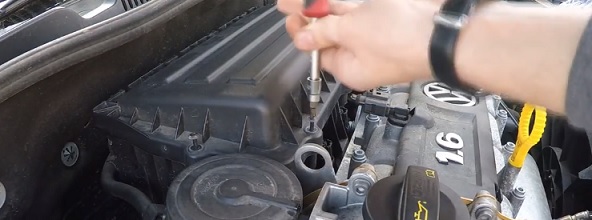 Как заменить салонный фильтр в volkswagen polo sedan: фото и видео
