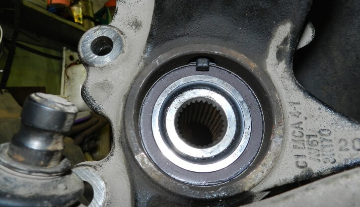 Какая лучше смазка для подшипников ступицы и ее использование (видео)