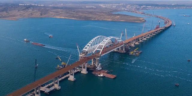 Когда открытие крымского моста через керченский пролив в 2018 году для легковых и грузовых автомобилей и когда откроют железнодорожное движение для поездов
