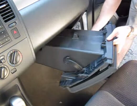 Меняем салонный фильтр в nissan tiida: пошаговая инструкция с видео