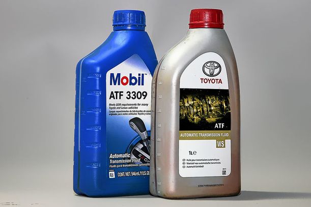 Мнение автоэксперта, можно ли смешивать моторные масла автомобиля toyota