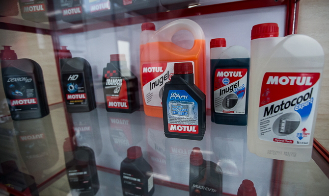 Моторное масло motul: особенности, преимущества, недостатки