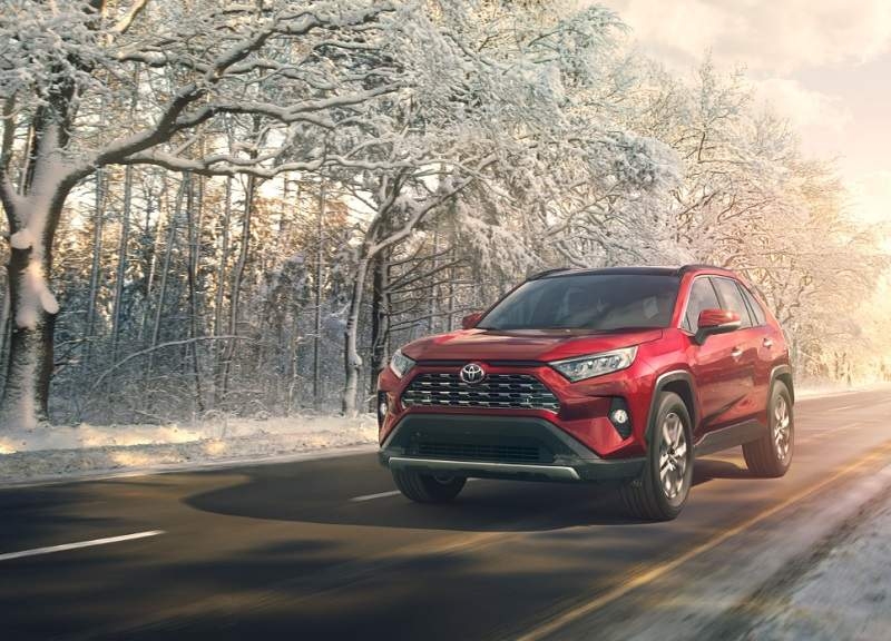 Новый 2019 toyota rav4 suv прибыл в нью-йорк