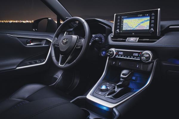 Новый 2019 toyota rav4 suv прибыл в нью-йорк