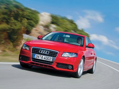 Новый audi a4, увиденный на дороге