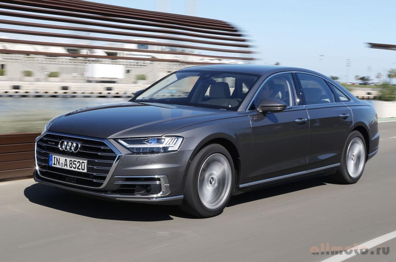 Новый audi a4, увиденный на дороге