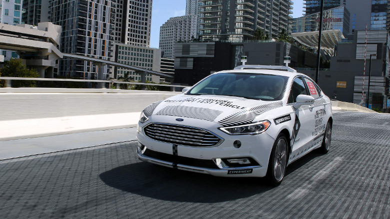 Новый генеральный директор ford джим хакетт в прошлом году почти 17 миллионов долларов
