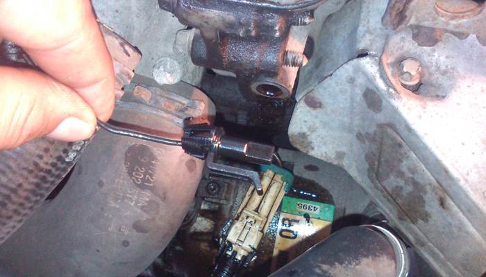 Определение причины течи масла на стыке двигателя и акпп toyota avensis