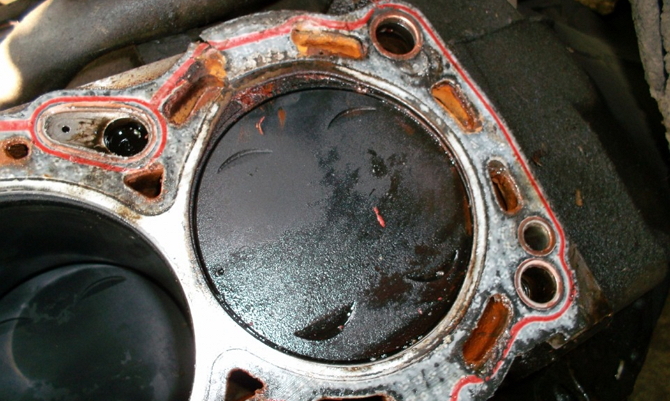 Основные причины течи антифриза между двигателем и кпп, а также троения мотора