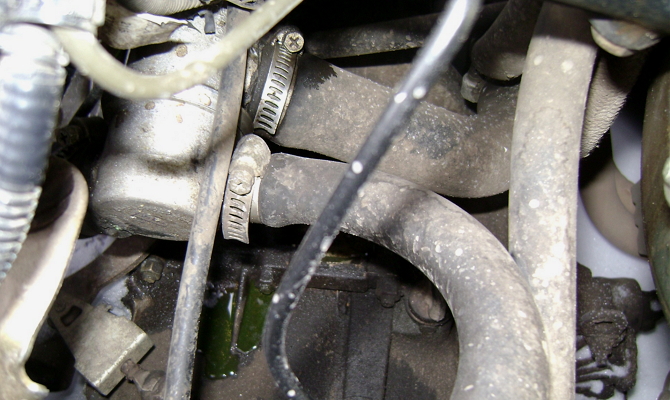 Основные причины течи антифриза между двигателем и кпп, а также троения мотора