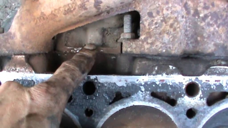 Основные причины течи антифриза между двигателем и кпп, а также троения мотора