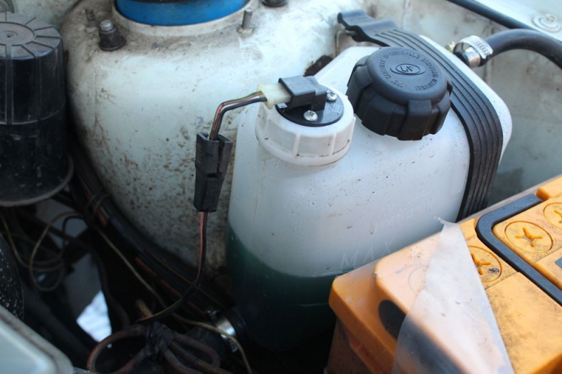 Основные причины течи антифриза между двигателем и кпп, а также троения мотора