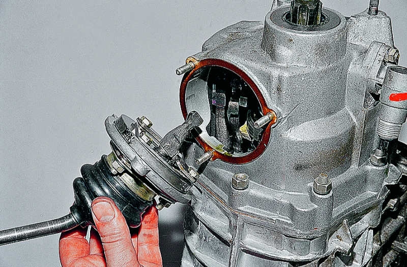 Особенности выбора масла для коробки передач автомобиля ваз 2106