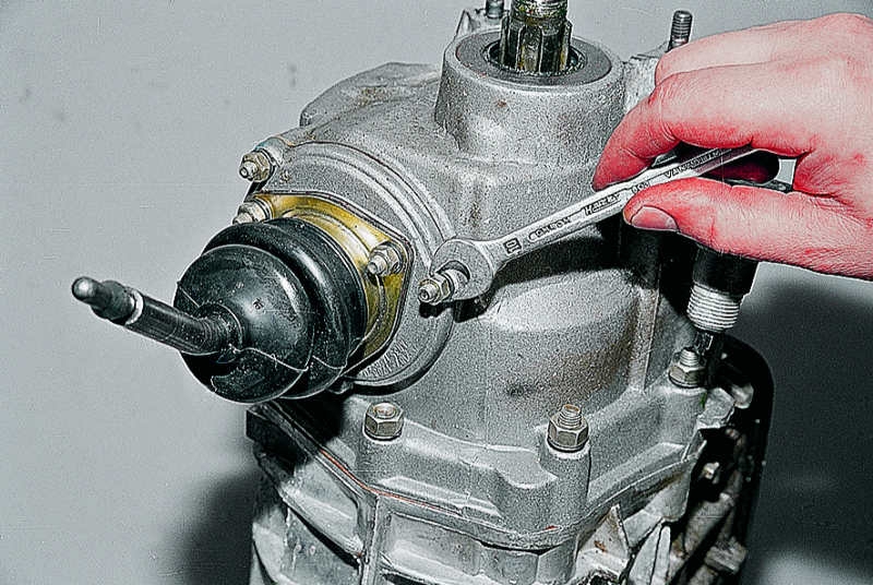 Особенности выбора масла для коробки передач автомобиля ваз 2106