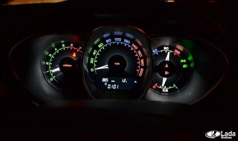 Панель приборов lada vesta: описание индикаторов, ремонт и фото щитка