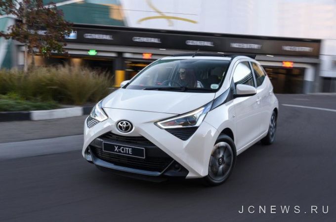 Peugeot 108 обновлен новыми цветами и уровнями отделки салона
