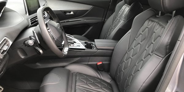 Peugeot 5008: амбиции, передний привод и 160 мм клиренса