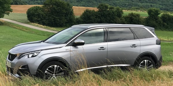 Peugeot 5008: амбиции, передний привод и 160 мм клиренса