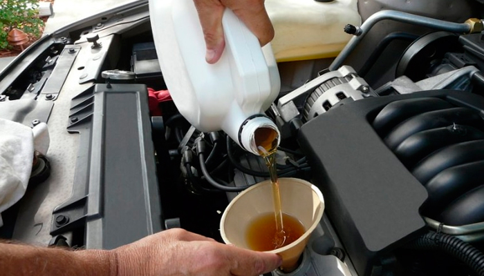 Почему двигатель автомобиля ест масло: причины, советы, фото и видео