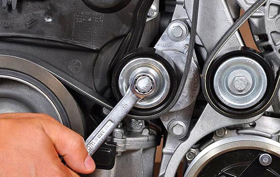 Почему свистит ремень при включении кондиционера: причины, фото и видео