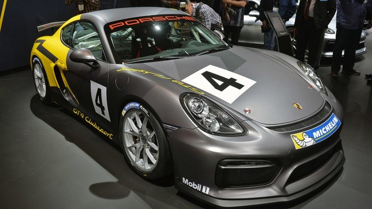 Porsche вновь отзывают самый дорогой автомобиль по причине брака